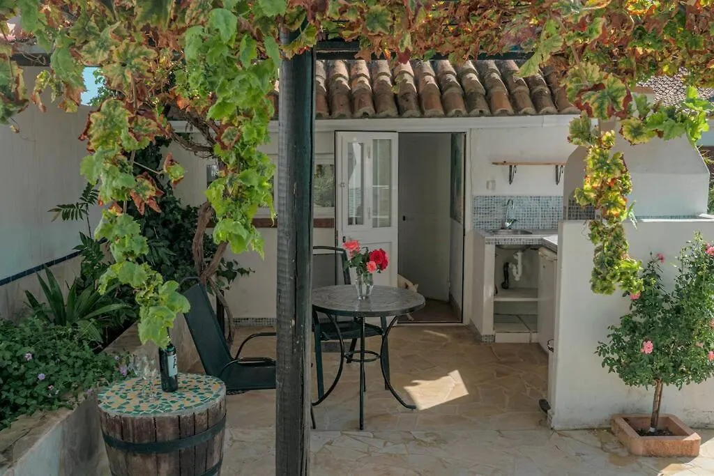 Tiny House 12M2 In Holiday Park With 55 M2 Pool Tolox